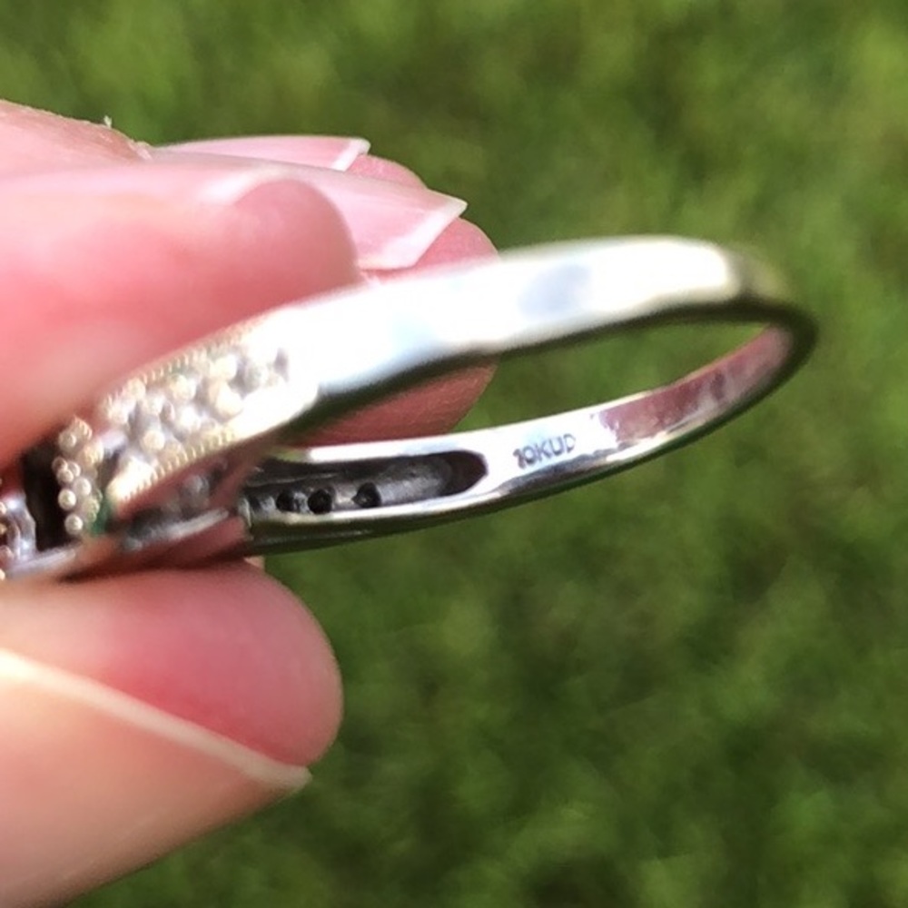 10k white gold .28 CTTW diamond engagement ring - Picture 8 of 16